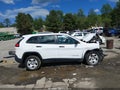 2016 Jeep Cherokee — photo 13 of 16 | VIN 1C4PJLAB1GW361953
