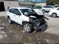 2016 Jeep Cherokee — photo 1 of 16 | VIN 1C4PJLAB1GW361953