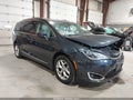 2019 Chrysler Pacifica — photo 1 of 17 | VIN 2C4RC1EG5KR706187