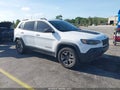 2019 Jeep Cherokee — photo 1 of 16 | VIN 1C4PJMBX8KD298872