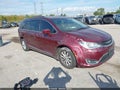 2017 Chrysler Pacifica — photo 1 of 17 | VIN 2C4RC1BG0HR703050