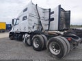 Photo 3 of 19 — 2019 Volvo VNL