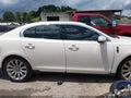 2009 Lincoln MKS — photo 13 of 17 | VIN 1LNHM93R99G630590