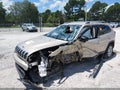 2014 Jeep Cherokee — photo 2 of 15 | VIN 1C4PJLCS4EW297353