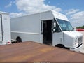 Photo 13 of 16 — 2015 Ford E-450