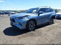 2022 Toyota Highlander — photo 2 of 16 | VIN 5TDGZRBH2NS218425