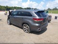 2017 Toyota Highlander — photo 3 of 16 | VIN 5TDDZRFH9HS377802