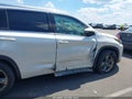 2017 Toyota Highlander — photo 6 of 16 | VIN 5TDDZRFH6HS463830