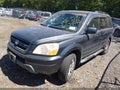 2005 Honda Pilot — photo 2 of 11 | VIN 5FNYF18415B021740