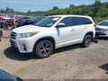 2018 Toyota Highlander — photo 2 of 19 | VIN 5TDBZRFH3JS893134