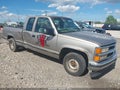 1998 Chevrolet C/K 1500 — photo 1 of 12 | VIN 1GCEC19M3WE225677