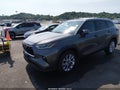 2023 Toyota Highlander — photo 2 of 18 | VIN 5TDKDRBH5PS036651