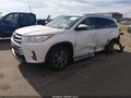 2018 Toyota Highlander — photo 2 of 16 | VIN 5TDJZRFH2JS550200