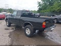 2000 Toyota Tacoma — photo 3 of 11 | VIN 5TEWM72N7YZ688204