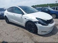 2022 Tesla Model Y — photo 13 of 18 | VIN 7SAYGDEE1NF368452