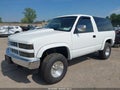1993 Chevrolet Blazer — photo 2 of 12 | VIN 1GNEK18K2PJ405641