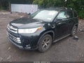 2017 Toyota Highlander — photo 2 of 17 | VIN 5TDBZRFHXHS417408