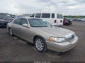 Photo 1 of 11 — 2005 Lincoln Town Car