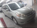 2010 Toyota Sienna — photo 1 of 17 | VIN 5TDYK4CC2AS294672