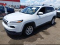 2015 Jeep Cherokee — photo 2 of 13 | VIN 1C4PJLCS0FW730491