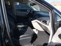 2023 Chrysler Pacifica — photo 5 of 17 | VIN 2C4RC1BG3PR624910