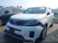 2015 Kia Sorento — photo 2 of 15 | VIN 5XYKWDA75FG592170