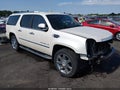 2011 Cadillac Escalade ESV — photo 1 of 17 | VIN 1GYS4HEF5BR156343