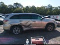 Photo 13 of 18 — 2015 Toyota Highlander
