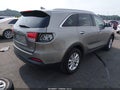 2017 Kia Sorento — photo 4 of 17 | VIN 5XYPG4A37HG271086