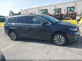 Photo 13 of 16 — 2023 Chrysler Pacifica