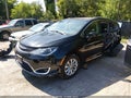 2019 Chrysler Pacifica — photo 2 of 15 | VIN 2C4RC1BG7KR650449