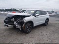 2022 Mitsubishi Outlander — photo 2 of 16 | VIN JA4J3UA82NZ087596
