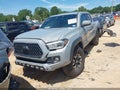 2018 Toyota Tacoma — photo 12 of 16 | VIN 5TFCZ5AN6JX156109