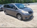 Photo 1 of 17 — 2017 Toyota Sienna