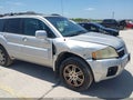 2005 Mitsubishi Endeavor — photo 6 of 17 | VIN 4A4MM41S95E039783