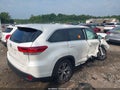 2017 Toyota Highlander — photo 4 of 17 | VIN 5TDZARFH2HS031863