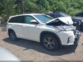 2017 Toyota Highlander — photo 13 of 16 | VIN 5TDBZRFHXHS420325