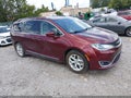 2018 Chrysler Pacifica — photo 1 of 16 | VIN 2C4RC1EG6JR122475
