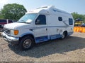 2005 Ford E-350 — photo 2 of 13 | VIN 1FDSE34S95HB42374