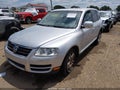 2006 Volkswagen Touareg — photo 2 of 16 | VIN WVGZM77L16D030884