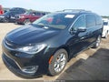2017 Chrysler Pacifica — photo 2 of 11 | VIN 2C4RC1GG0HR611588