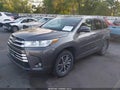 2017 Toyota Highlander — photo 2 of 18 | VIN 5TDJZRFH9HS425155