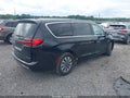 2023 Chrysler Pacifica — photo 4 of 17 | VIN 2C4RC1L74PR604261