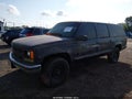 1996 Chevrolet Suburban — photo 2 of 11 | VIN 3GNGK26R8TG142386