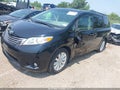 2017 Toyota Sienna — photo 2 of 16 | VIN 5TDDZ3DC8HS186151