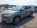 2019 Toyota Highlander — photo 2 of 16 | VIN 5TDKZRFH3KS361884