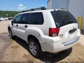 2008 Mitsubishi Endeavor — photo 3 of 11 | VIN 4A4MM21SX8E030695
