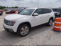 2020 Volkswagen Atlas — photo 2 of 17 | VIN 1V2ER2CA6LC504078