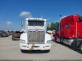 2009 Peterbilt 386 — photo 11 of 15 | VIN 1XPHDU9X39D774049