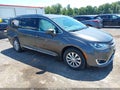 2018 Chrysler Pacifica — photo 1 of 16 | VIN 2C4RC1BG6JR126370
